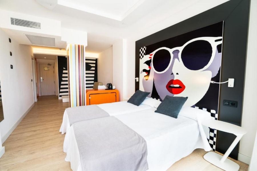Chambre Supérieure vue sur la piscine